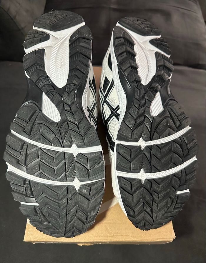 Asics Gel Kahana 8 blanches/noires – pointure 45 - photo numéro 10