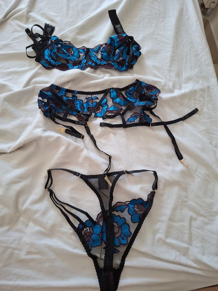 Ensemble lingerie neuf porte jaretelle string et soutif
Neufs 
Taille M
Naked underwear - photo numéro 6