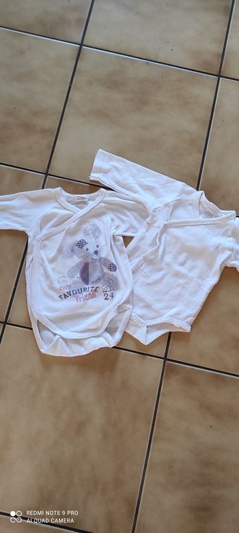 Lot 2 bodies à manches longues absorba 3 mois