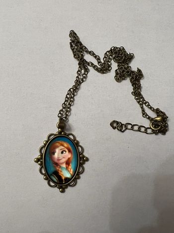 Collier pendentif Anna la reine des neiges