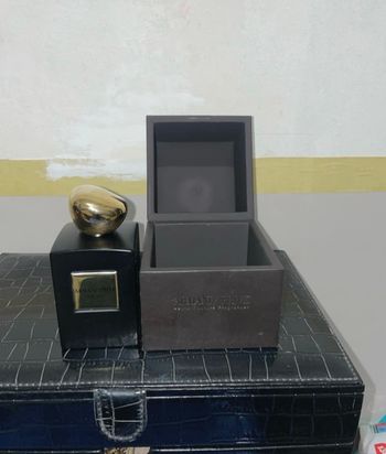Parfum vide et étui Armani