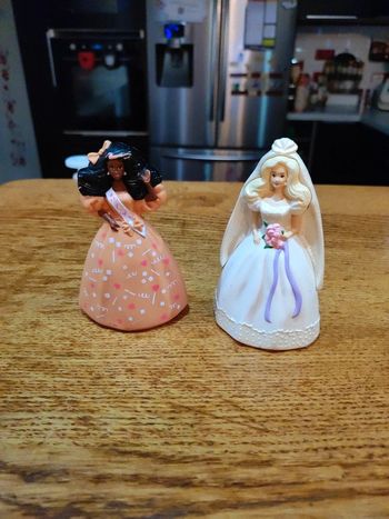 Lot de deux barbie mac Donald's