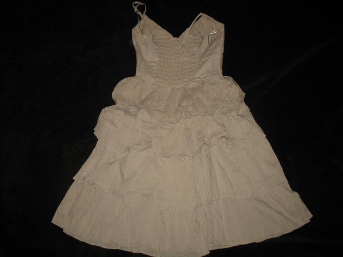 ROBE COURTE A BRETELLES ET VOLANTS GRIS CLAIR "JENNYFER" - TAILLE S - n°01 - photo numéro 2