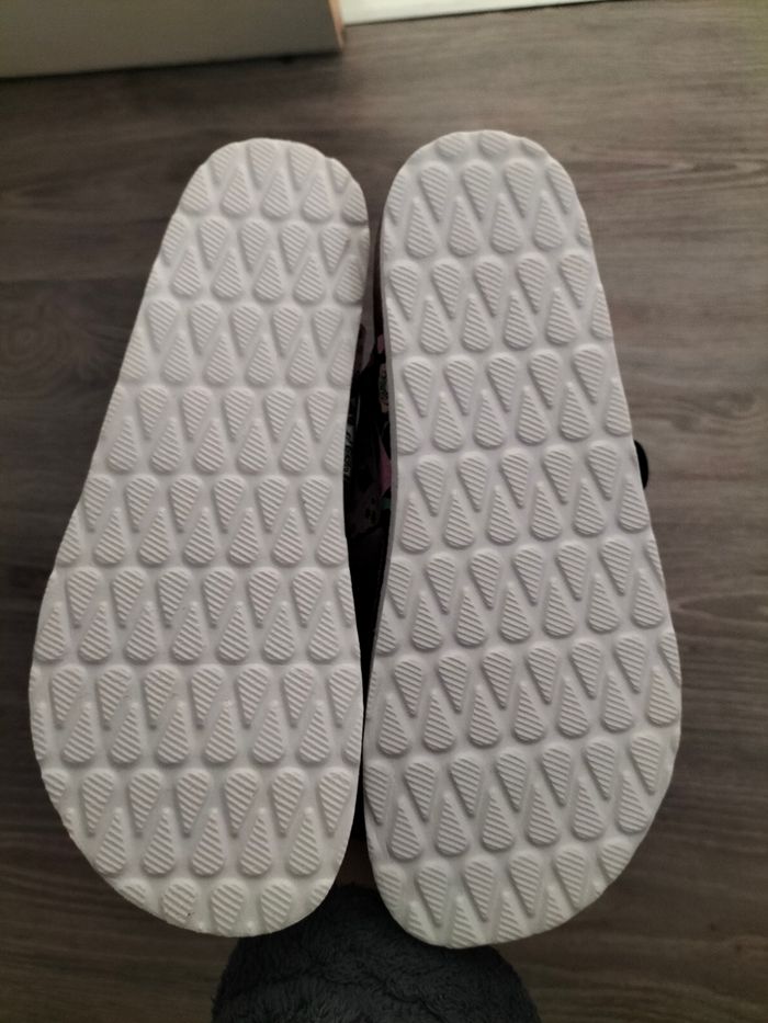 Tong neuve 39 - photo numéro 4