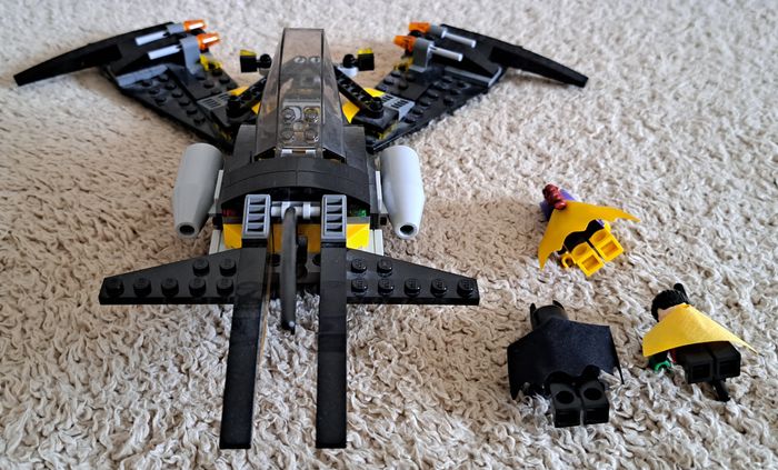 Batwing du set Lego Super Heroes 76013 The Joker Steam Roller - photo numéro 4