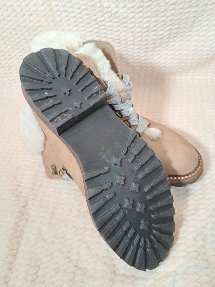 Bottines en cuir synthétique avec moumoute et lacets argentés - Taille 41 - photo numéro 7