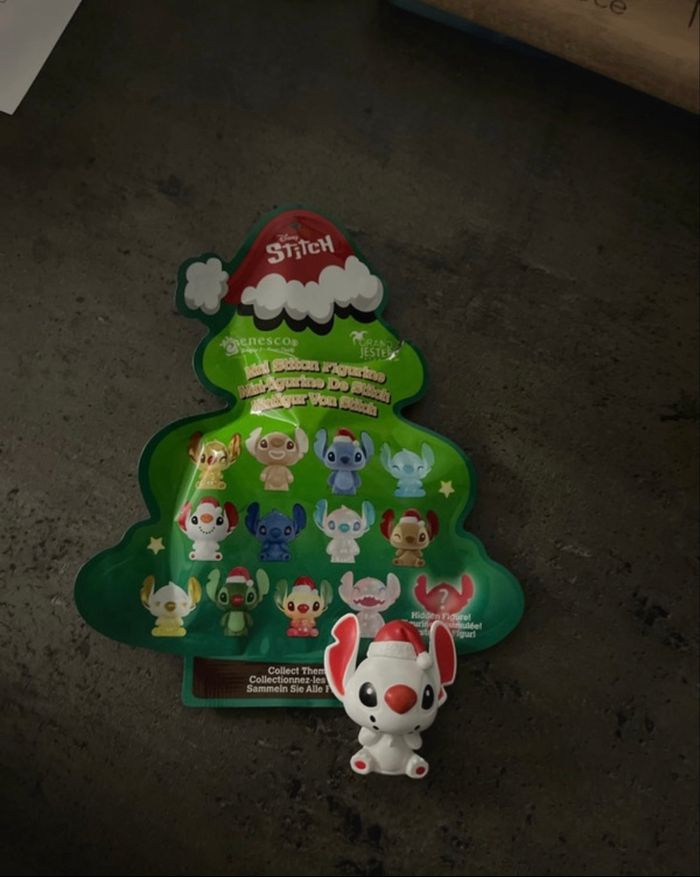 Figurine mystère stitch Noël - photo numéro 2