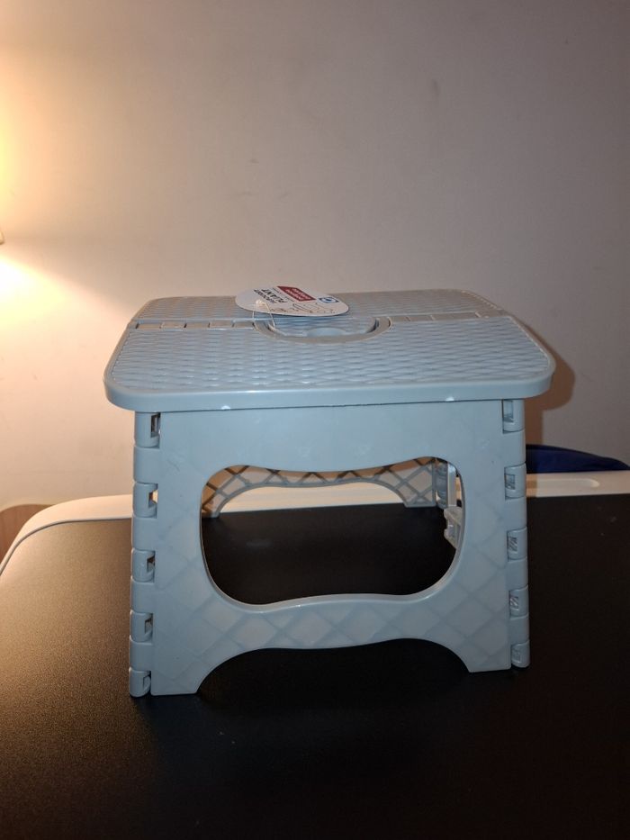 Tabouret pliable neuf  ( idéal enfant) - photo numéro 2