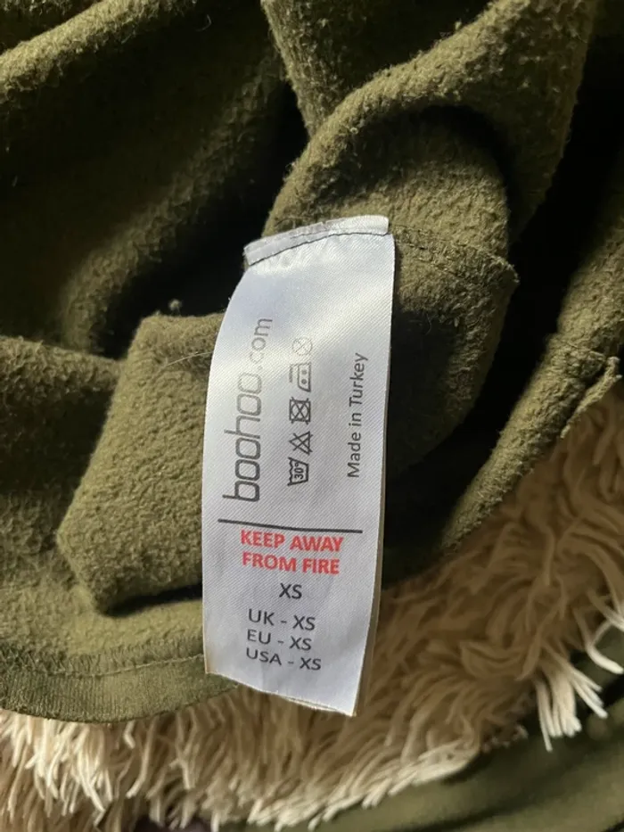 Beautiful khaki dress with a belt and hood, size XS - photo numéro 3