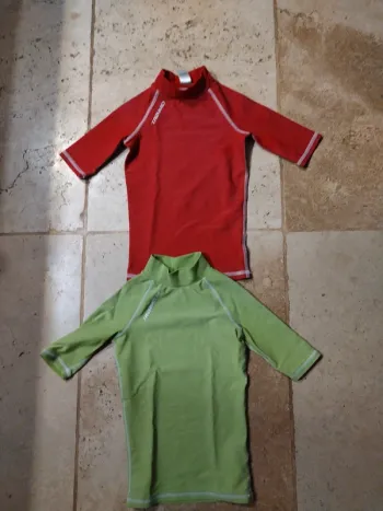 Lot de 2 Maillots anti UV en 6 ans