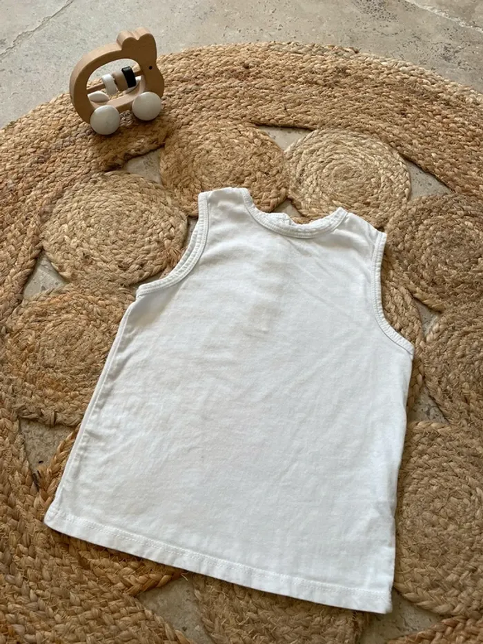 T-shirt sans manches 24 mois