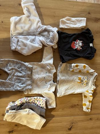 Lot vêtement 1 mois fille