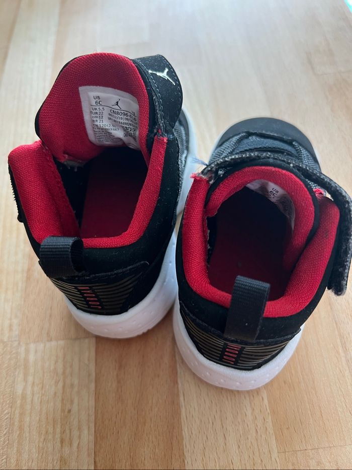 Basket Jordan Taille 22 - photo numéro 4