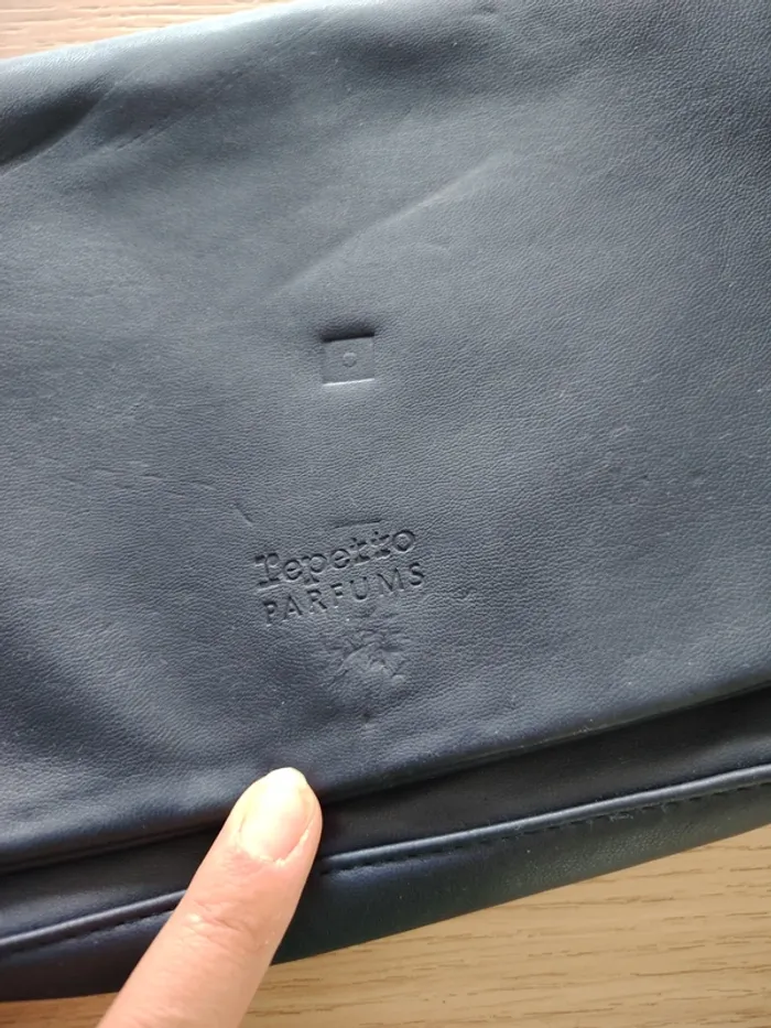 pochette bleu repetto - photo numéro 3
