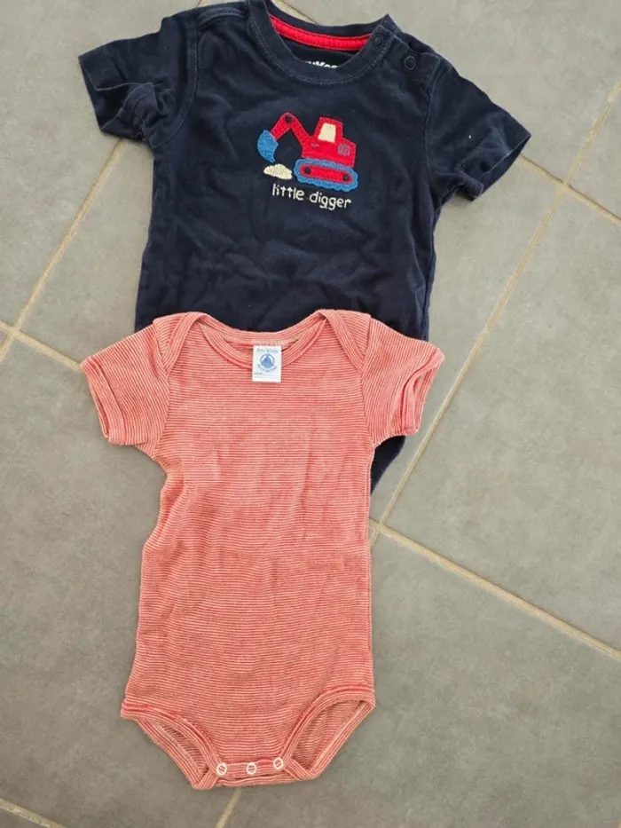 Lot de 2 bodies manches courtes