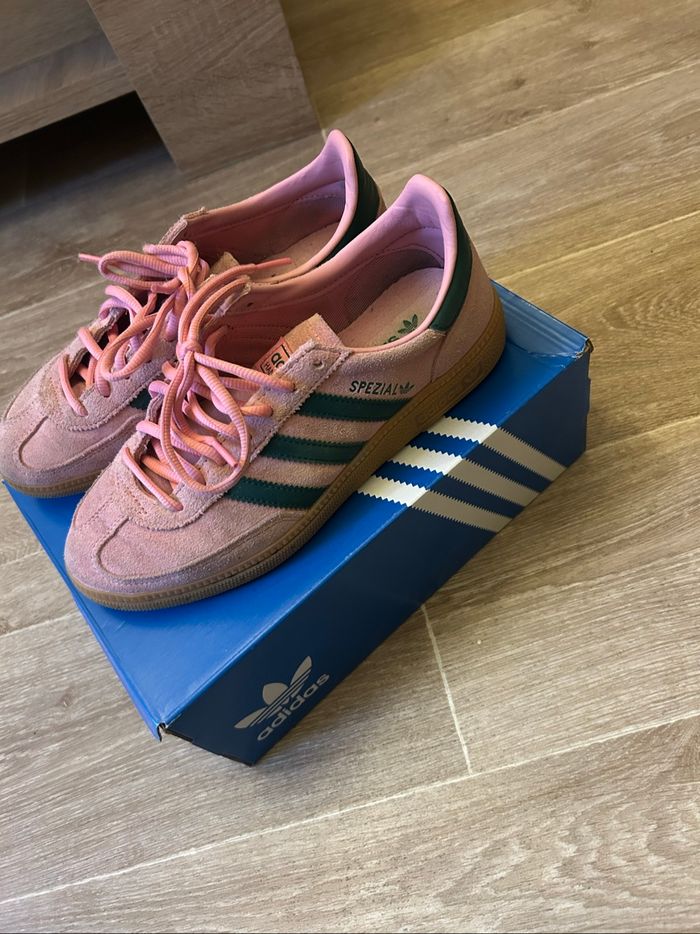 Baskets Adidas Spezial avec boîte