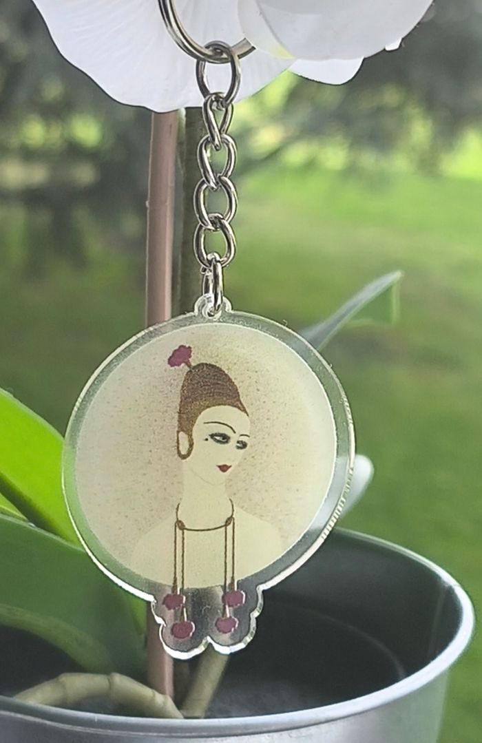Porte-clé artistique – Femme contemporaine. Fait main