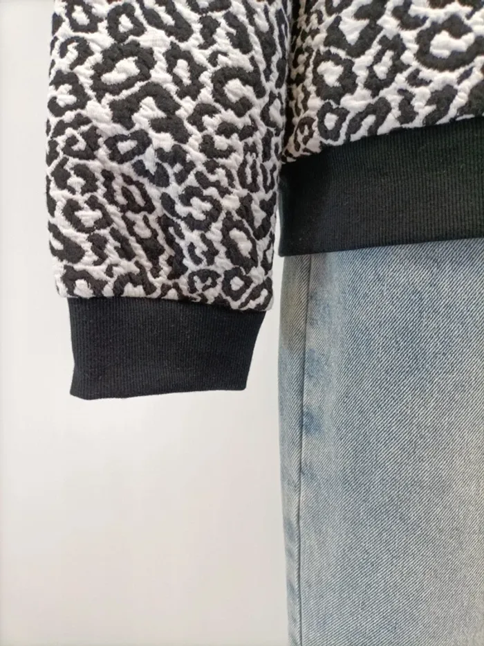 Pull Leopard Noir et Blanc - taille M bord côte Noir (A989) - photo numéro 8