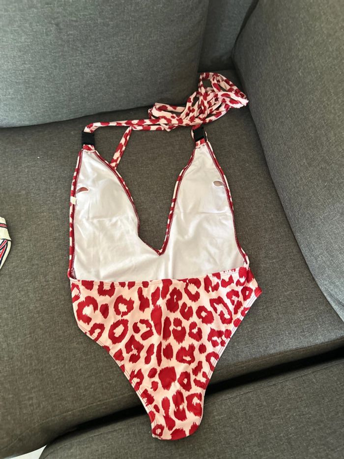 Joli maillot de bain rouge rose - photo numéro 2