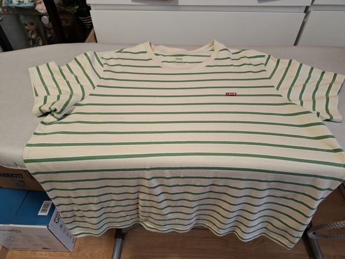 Joli tee-shirt homme Levi's XL rayé crème/vert très bon état