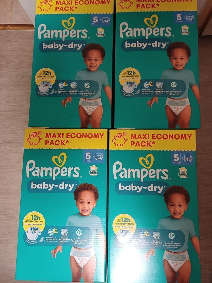 Lot de 4 cartons de couches pampers taille 5