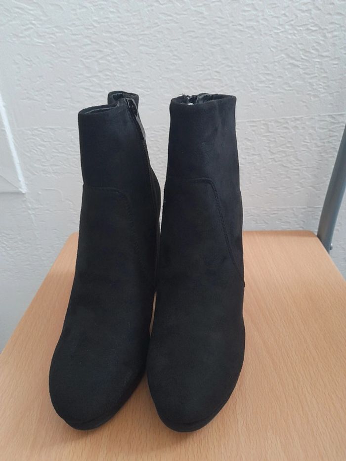 Belle paire de bottines à talons - photo numéro 5