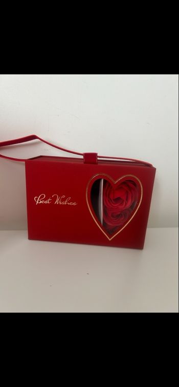 Boîte cadeau rouge et or “Maison des Fleurs” – Neuve 