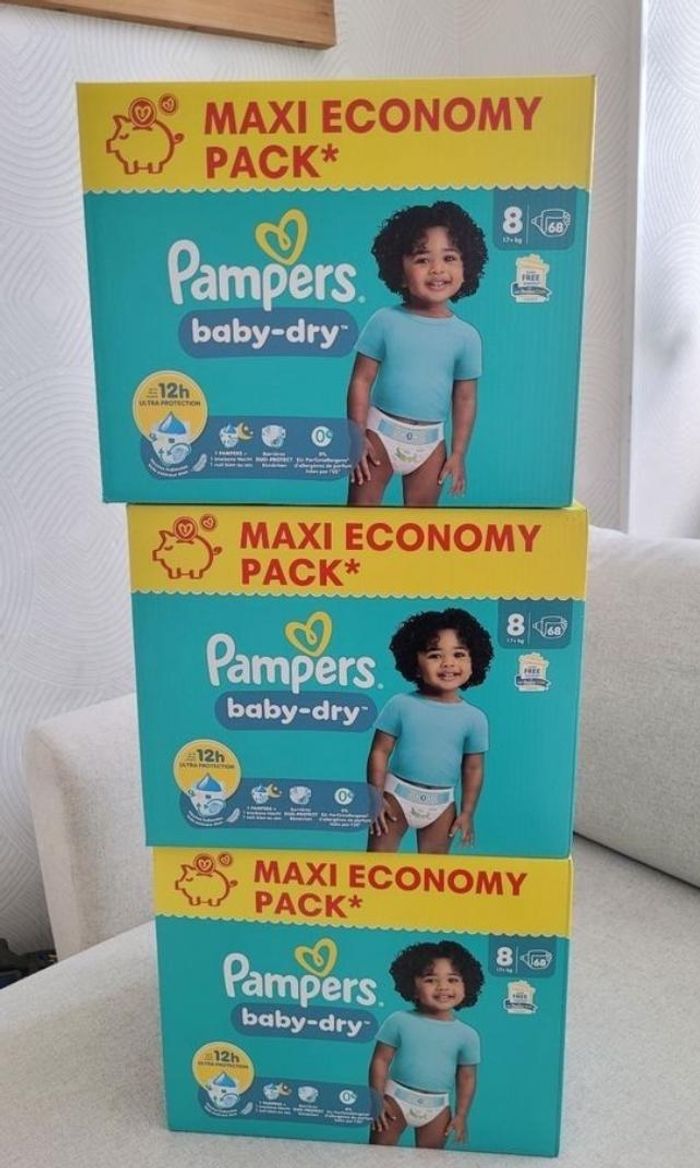 3 cartons de couches pampers taille 8