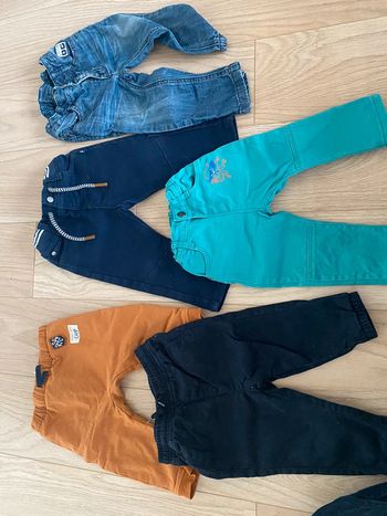 Lot de 5 pantalons 12 mois très bon etat
