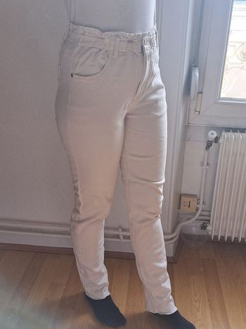 Pantalon beige coupe droite