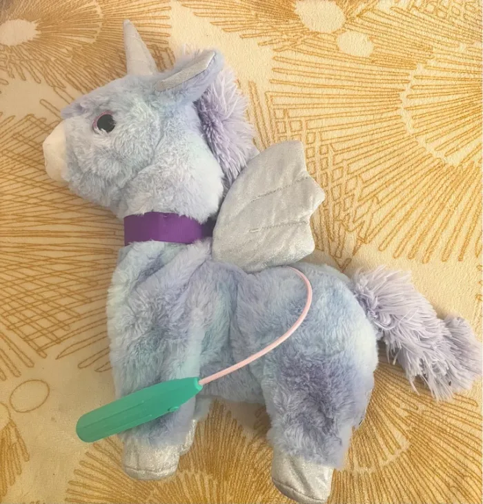 Licorne qui fait du bruit et qui avance