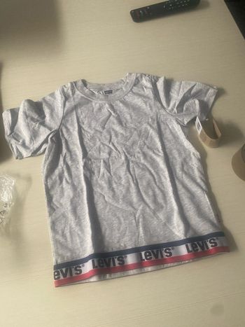 TEE shirt neuf levis authentique