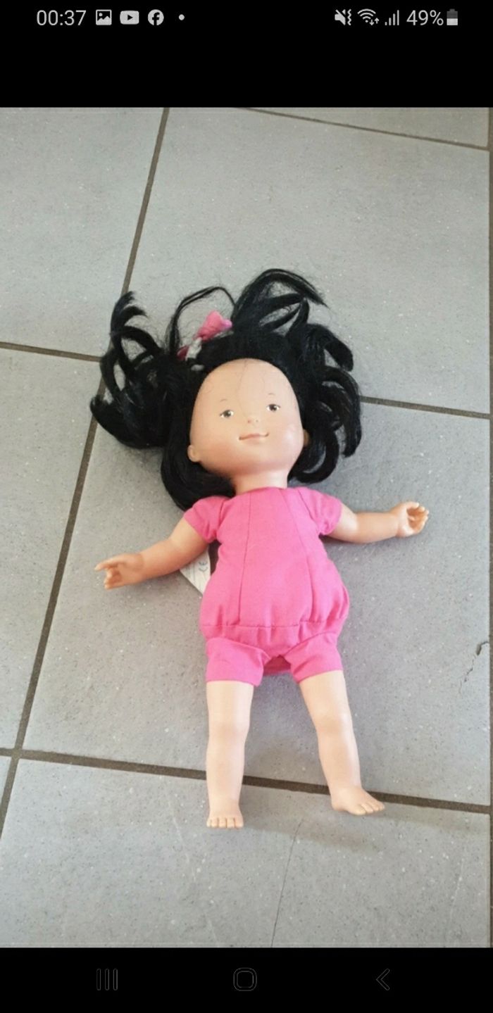 Poupée asiatique corolle