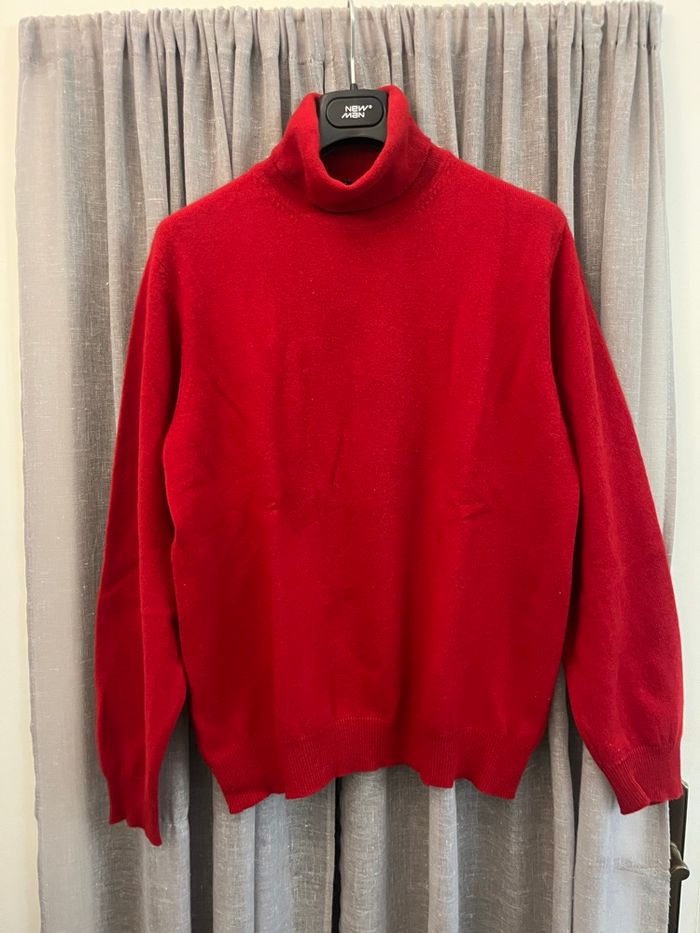 Pull col roulé rouge