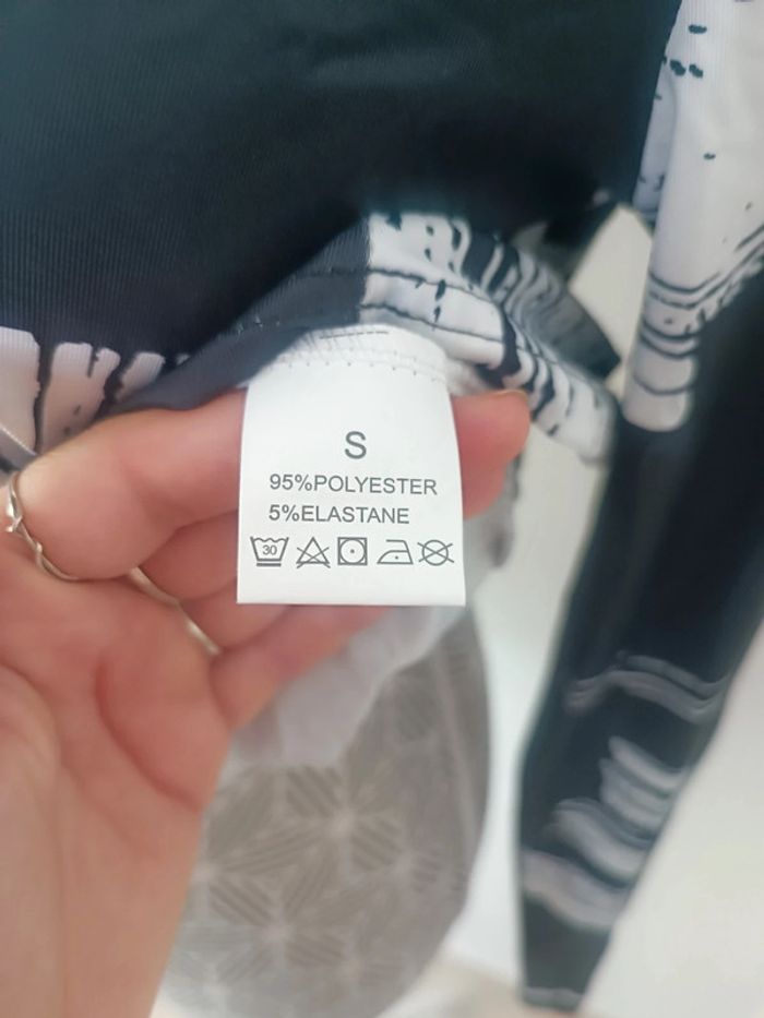 🌸 Blouse noire taille S - photo numéro 3
