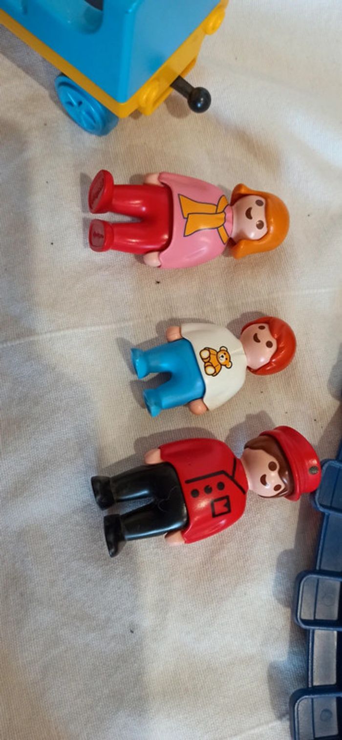 Circuit avec rails et train playmobil 123 - photo numéro 4