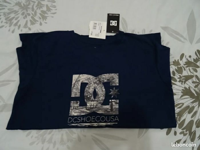 T-shirt manches longues

NEUF  DC Shoes  14 ans - photo numéro 5