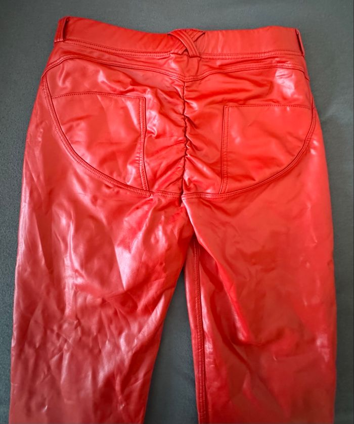 Pantalon rouge en simili cuir – Taille L – Très bon état - photo numéro 4