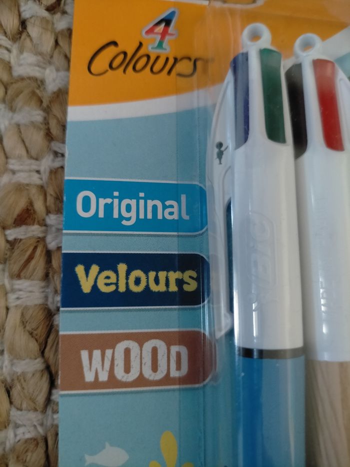 Lot 3 stylos 4 couleurs Bic - photo numéro 2
