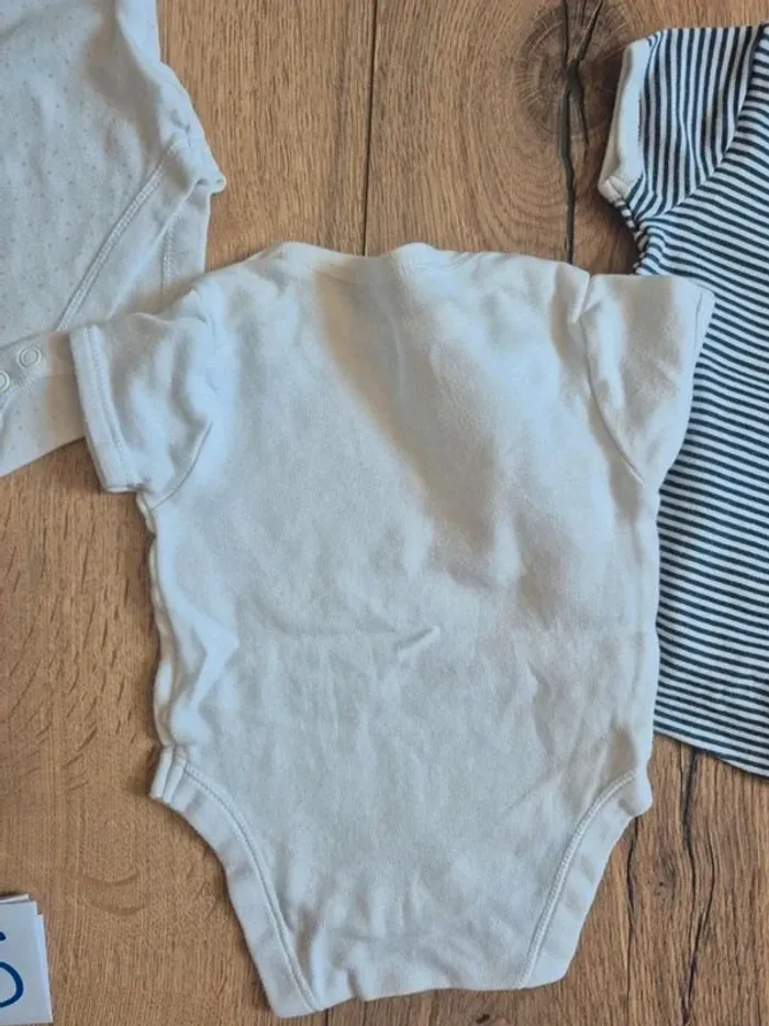 Lot 5 bodies manches courtes  3 mois - photo numéro 7