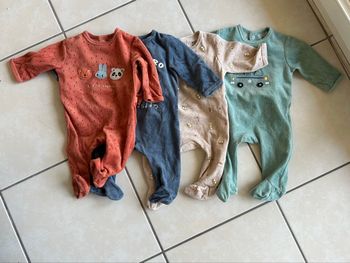 Lot 4 pyjamas velours mixtes 3 mois Kiabi