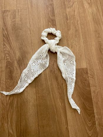 Foulchie blanc brodé