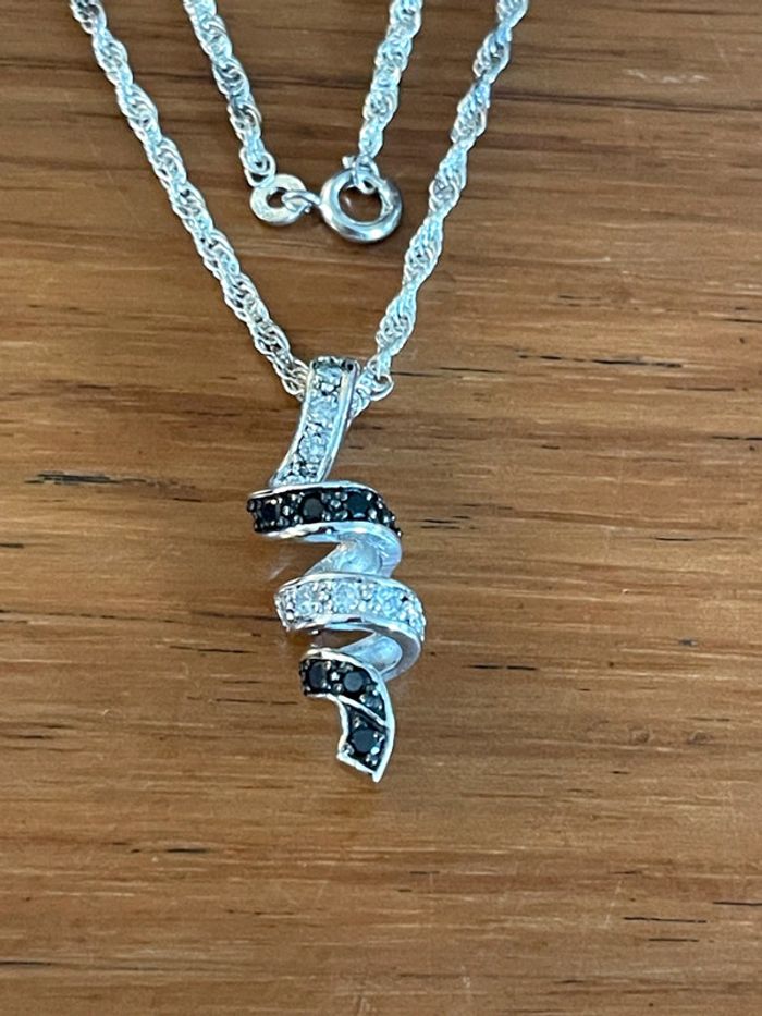 Collier et pendentif en argent 925 poinçonné - photo numéro 2