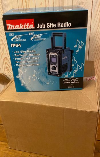Neuf,  Radio Makita
