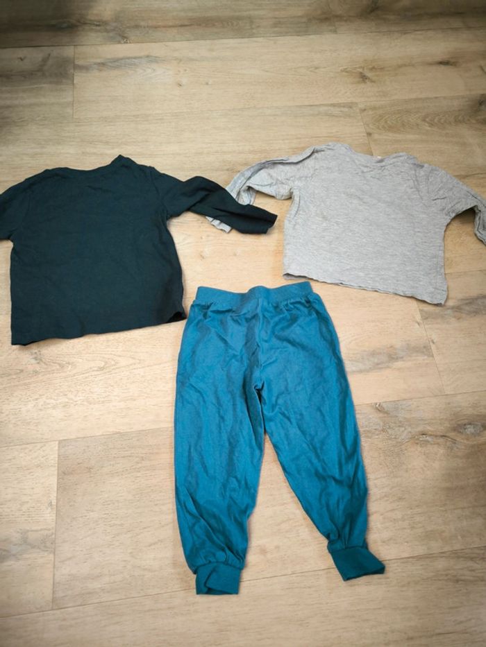 Ensemble pyjamas 2ans - photo numéro 2