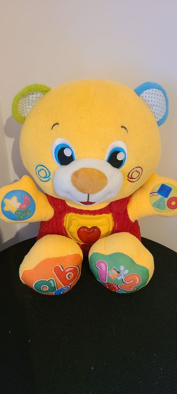 Peluche interactive Gaston l’ourson câlin Clementoni