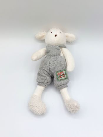 Doudou peluche mouton blanc écru MOULIN ROTY la grande famille salopette gris 22 cm