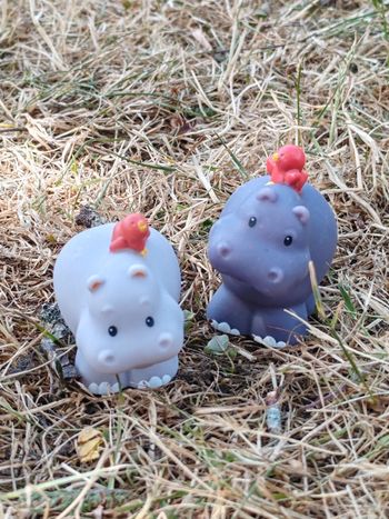 Couple hippopotames little people