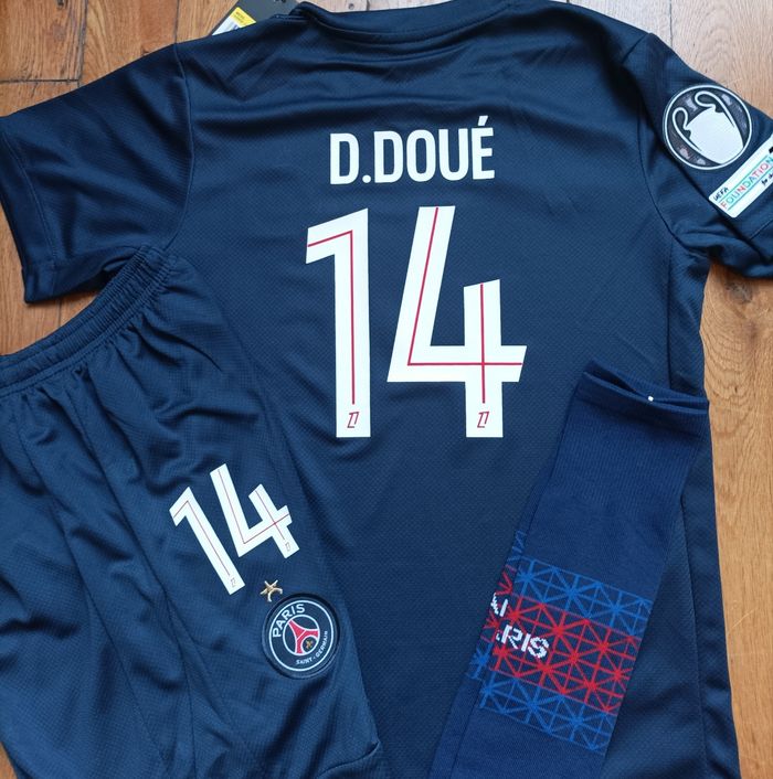 Tenue Doué PSG taille 12 ans BLEU domicile 2026 avec patch