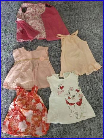 lot de 4 robes fille et un gilet